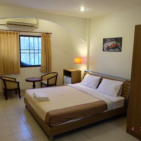 Piccolo Restaurant And Guest House Pattaya Bagian luar foto