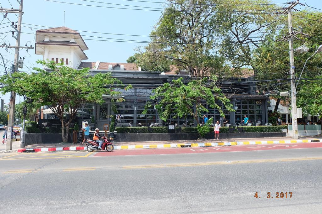 Piccolo Restaurant And Guest House Pattaya Bagian luar foto